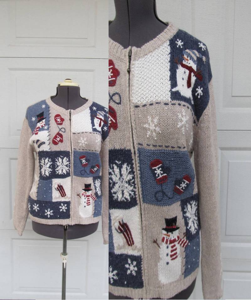1980Er Jahre Ugly Christmas Sweater, Khaki Mit Schneemännern Und Handschuhen, Small von PicassosStudio
