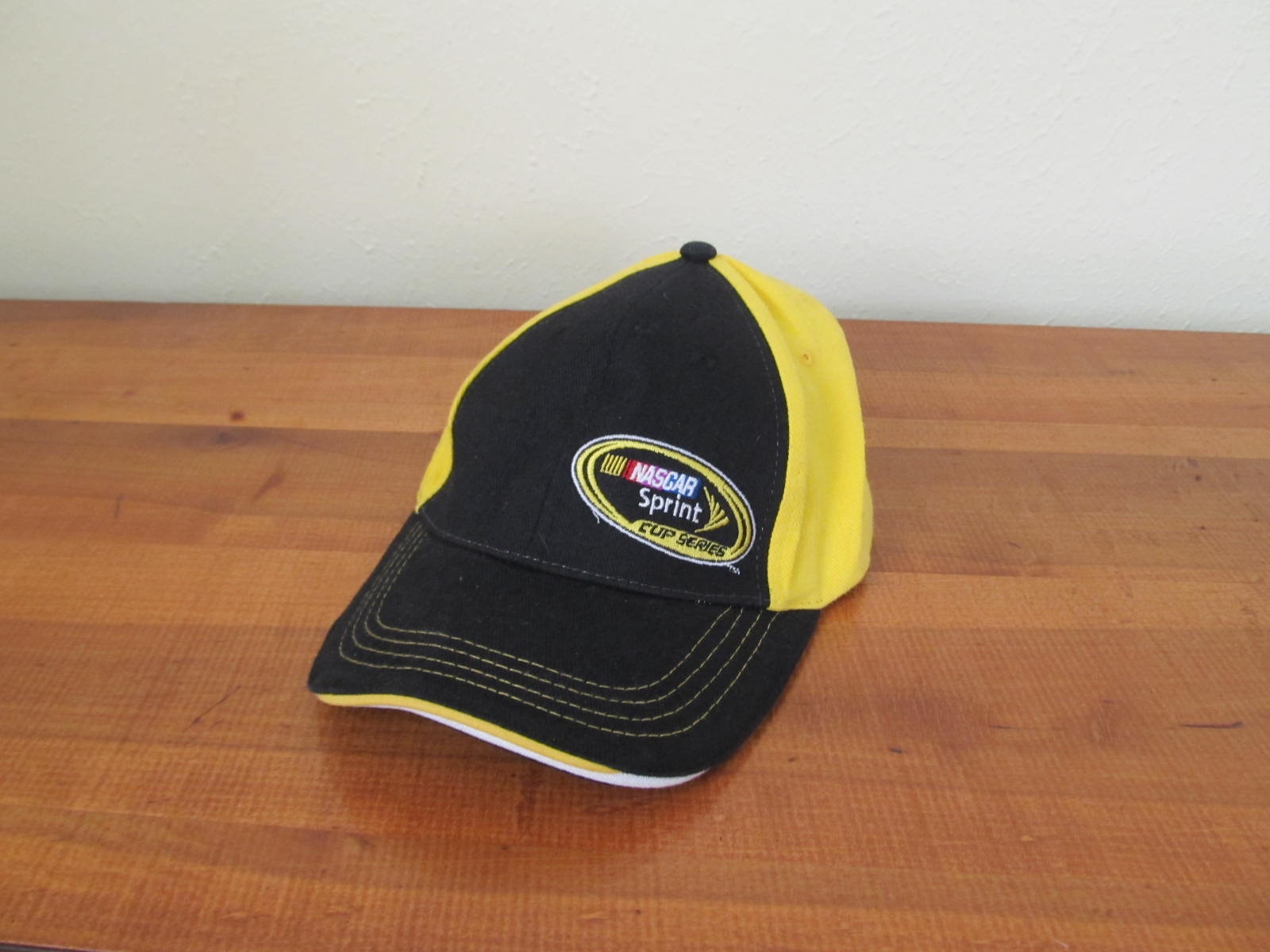 Vintage Trucker Cap, Nassar Hut, Gelb Schwarz, Snapback Hut von PicassosStudio