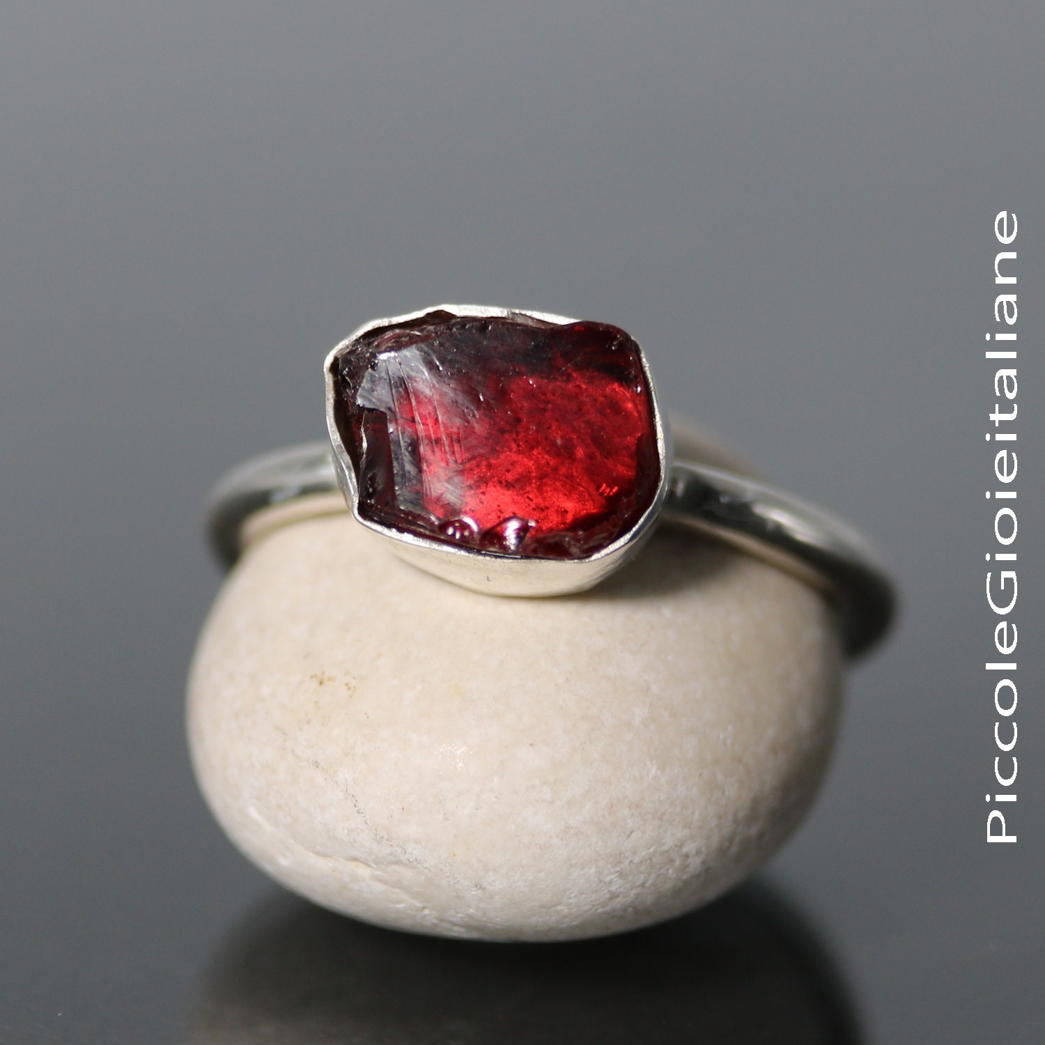 Roher, Gewauerter Ring, Silberring 925, Cabochon Harter Steinring, Rauer Handgefertigter Minimaler Ring von PiccoleGioieitaliane