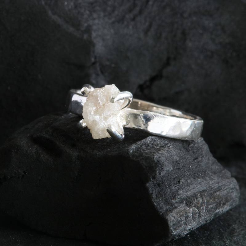 Verlobungsring, Diamantring, Weißer 925 Silber Ring, Handgefertigter Rohdiamant Und Silber von PiccoleGioieitaliane