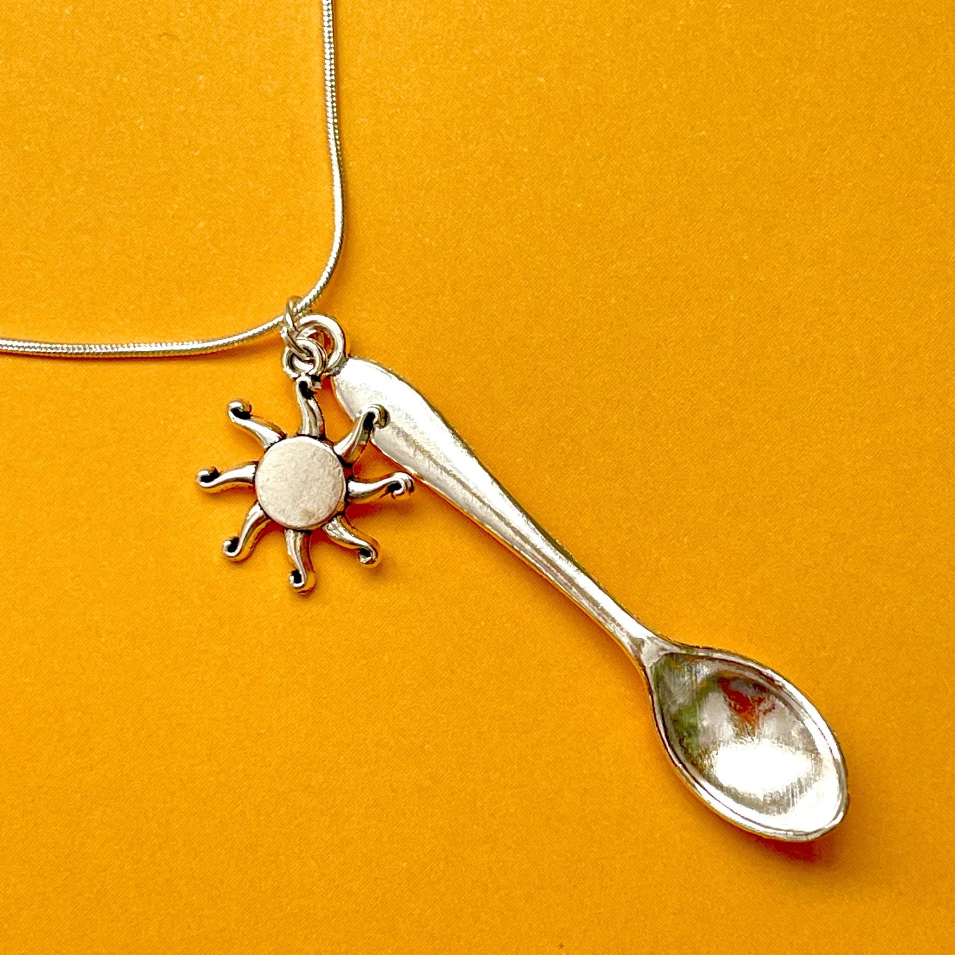 Silber Löffel Halskette | Glücksbringer Mini-Löffel-Halskette Mit Sonnenanhänger Kette Uk, Silber, Kleine von PickleParlour