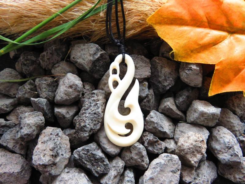 Maori, Boho, Surfer Knochen-Anhänger | Handgemachter Schmuck Mit Verstellbarer Baumwollschnur Maori Anhänger Aus Knochen von Picksnlicks