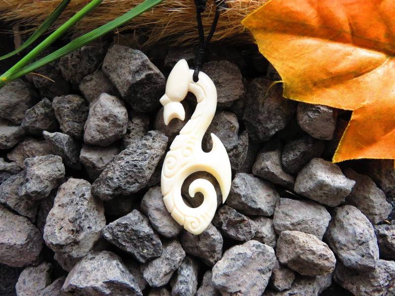 Maori, Boho, Surfer Knochen-Anhänger | Handgemachter Schmuck Mit Verstellbarer Baumwollschnur Maori Anhänger Aus Knochen von Picksnlicks