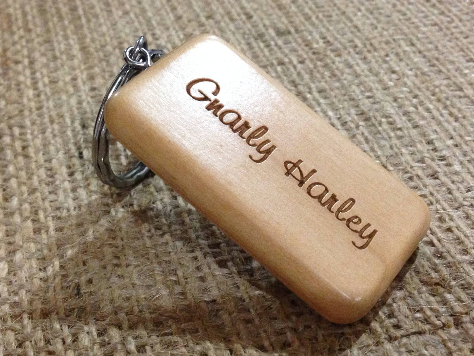 Personalisierter Schlüsselanhänger Aus Holz - Lasergraviert von PictureItCreations
