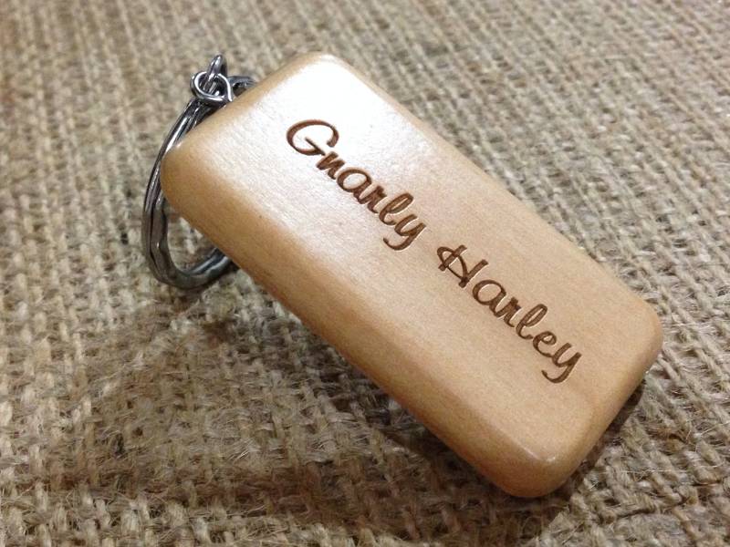 Personalisierter Schlüsselanhänger Aus Holz - Lasergraviert Personalisierter Schlüsselanhänger Aus Holz - Lasergraviert von PictureItCreations