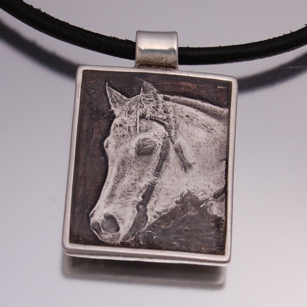 Personalisierte Foto Graviert Pferd Anhänger von PictureJewelry