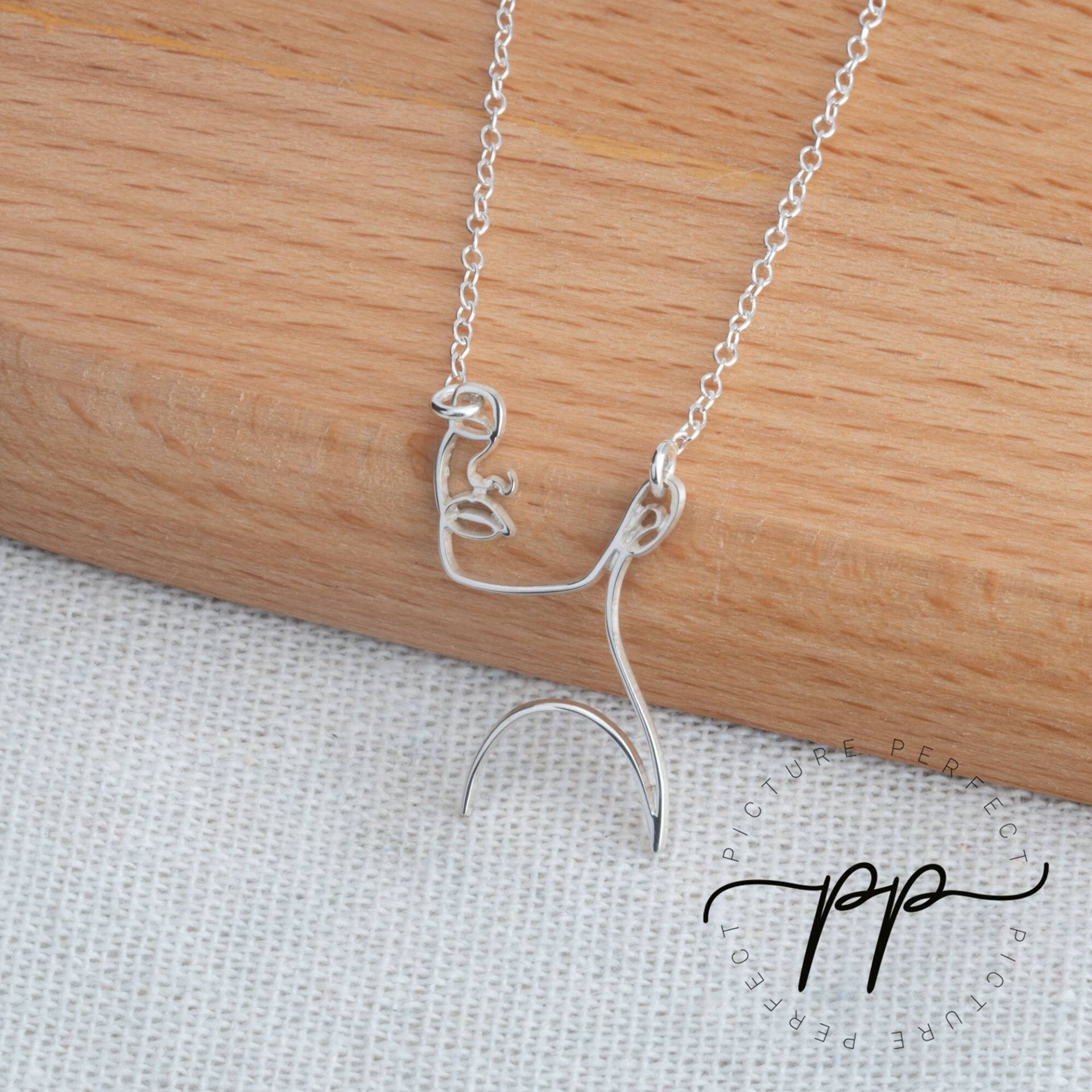 sterling Silber Frauen Gesicht Halskette in One Line Zeichnung - Silhouette Single Tattoo Anhänger Weihnachtsgeschenk Für Sie sterling Silber Frauen Gesicht Halskette in One Line Zeichnung - Silhouette Single Tattoo Anhänger Weihnachtsgeschenk Für Sie von PicturePerfectPP