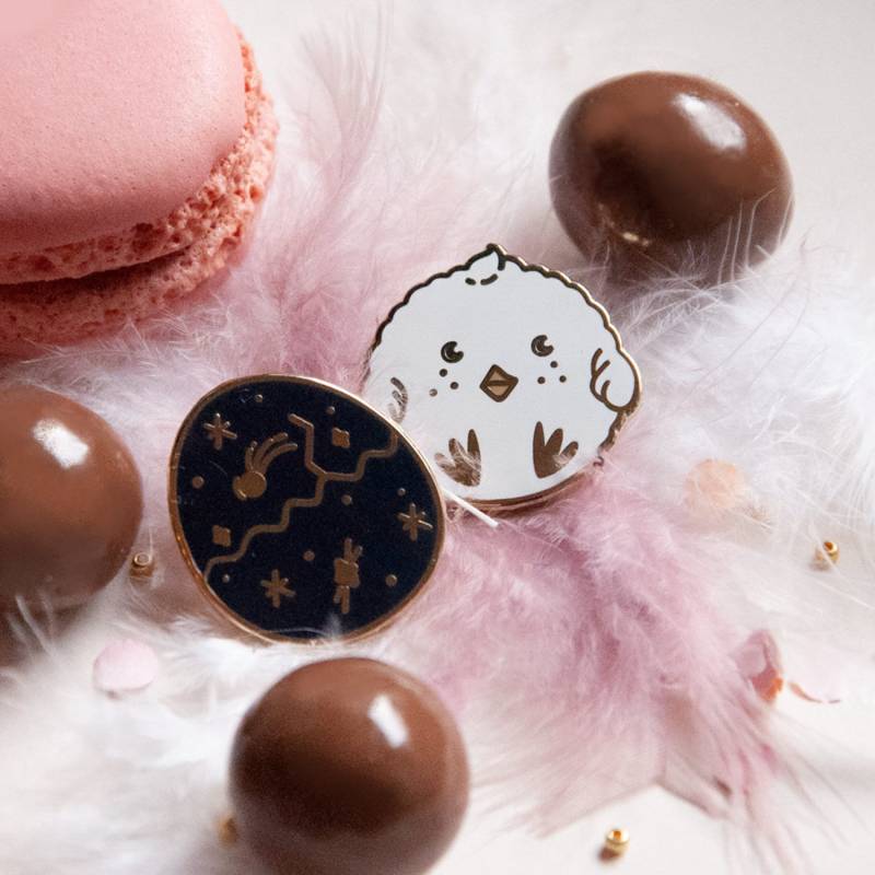 Niedliches Huhn Und Sein Ei Hartemaille Pin Niedliches Huhn Und Sein Ei Hartemaille Pin von PictureThisVibe