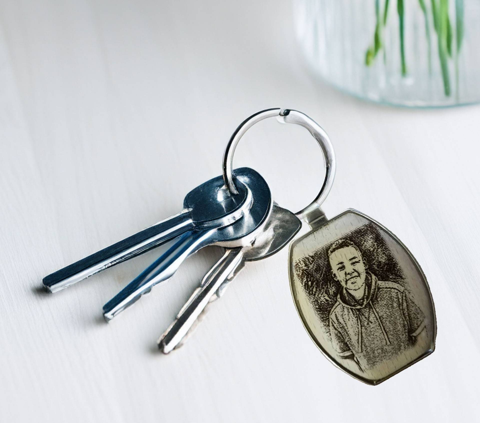 Gestalte Einen Personalisierten Schlüsselanhänger Mit Deinem Lieblingsfoto, Logo Und Individuellem Text. Dieser Gravierte Ist Ein Perfektes Gestalte Einen Personalisierten Schlüsselanhänger Mit Deinem Lieblingsfoto, Logo Und Individuellem Text. Dieser Gravierte Ist Ein Perfektes von PicturesOnWoodLV