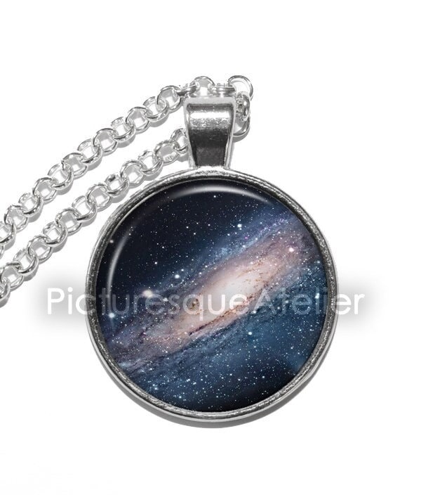 Andromeda Galaxy Halskette, Andromeda Konstellation, Spiralgalaxie, Weltraum, Universum, Kunst Anhänger Glas Anhänger, Handgemachter Schmuck von PicturesqueAtelier