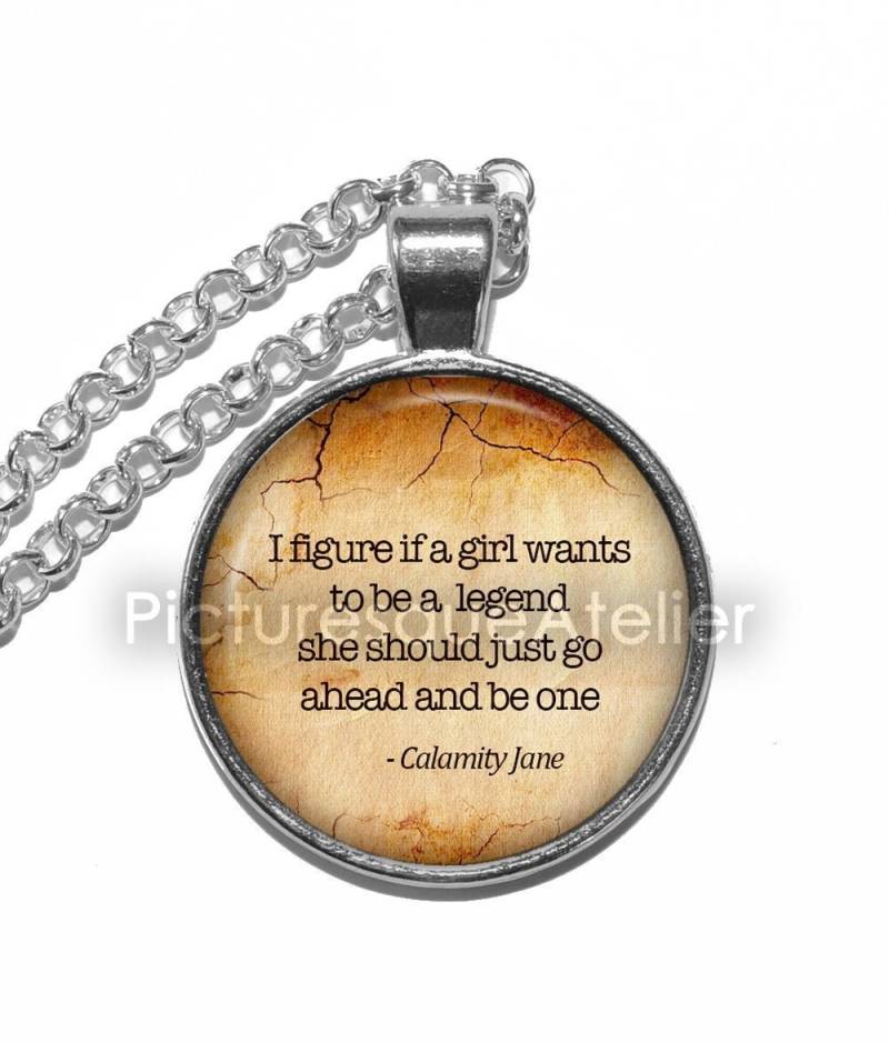 Calamity Jane Quote Halskette/Schlüsselanhänger, Frontiers Woman, Professional Scout, Kunst Anhänger Halskette, Inspiration Handgemachter Schmuck von PicturesqueAtelier