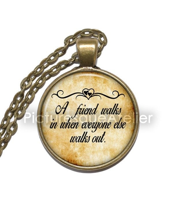 Freundschaft Zitat Halskette, Lebensstil, Freundschaft, Loyalität, Freunde, Kunst Anhänger Inspiration Glas Freundschaft Zitat Halskette, Lebensstil, Freundschaft, Loyalität, Freunde, Kunst Anhänger Inspiration Glas von PicturesqueAtelier