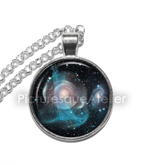 Galaxies Halskette/Schlüsselanhänger, Pisces Konstellation, Galaxie, Weltraum, Universum, Kunst Anhänger Halskette, Glas Anhänger, Handgemachter Galaxies Halskette/Schlüsselanhänger, Pisces Konstellation, Galaxie, Weltraum, Universum, Kunst Anhänger Halskette, Glas Anhänger, Handgemachter von PicturesqueAtelier