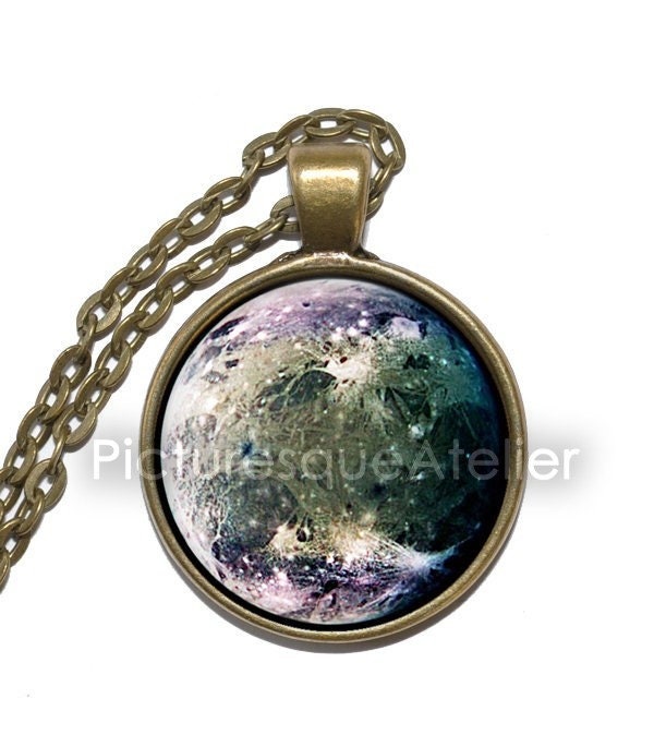 Ganymede Halskette/Schlüsselring, Mond, Jupiter, Weltraum, Universum, Kunst Anhänger Halskette, Kunstanhänger Schlüsselanhänger, Glasanhänger von PicturesqueAtelier