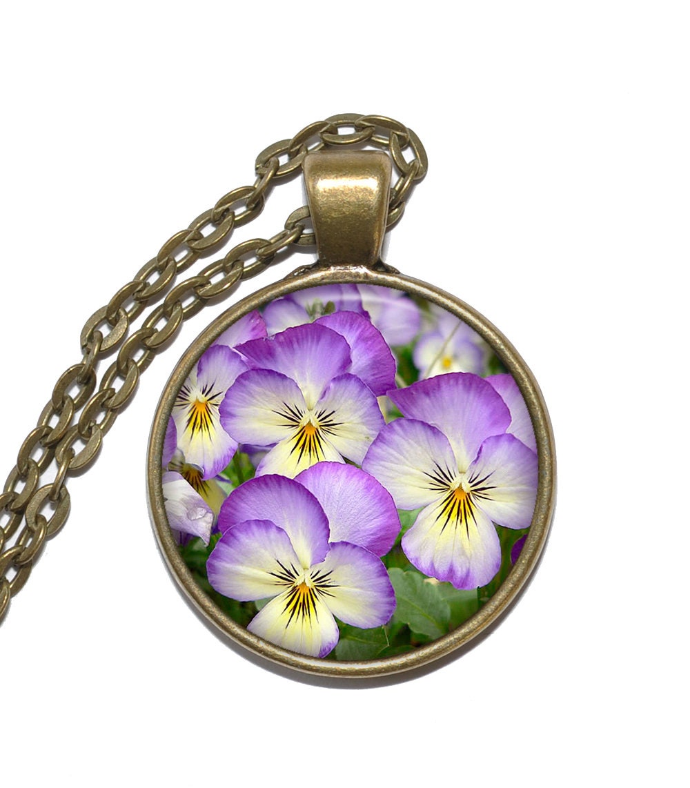 Pansy Halskette, Blumenschmuck, Viola Tricolor Var. Hortensis, Kunst Anhänger Glas Anhänger, Handgemachter Schmuck Pansy Halskette, Blumenschmuck, Viola Tricolor Var. Hortensis, Kunst Anhänger Glas Anhänger, Handgemachter Schmuck von PicturesqueAtelier
