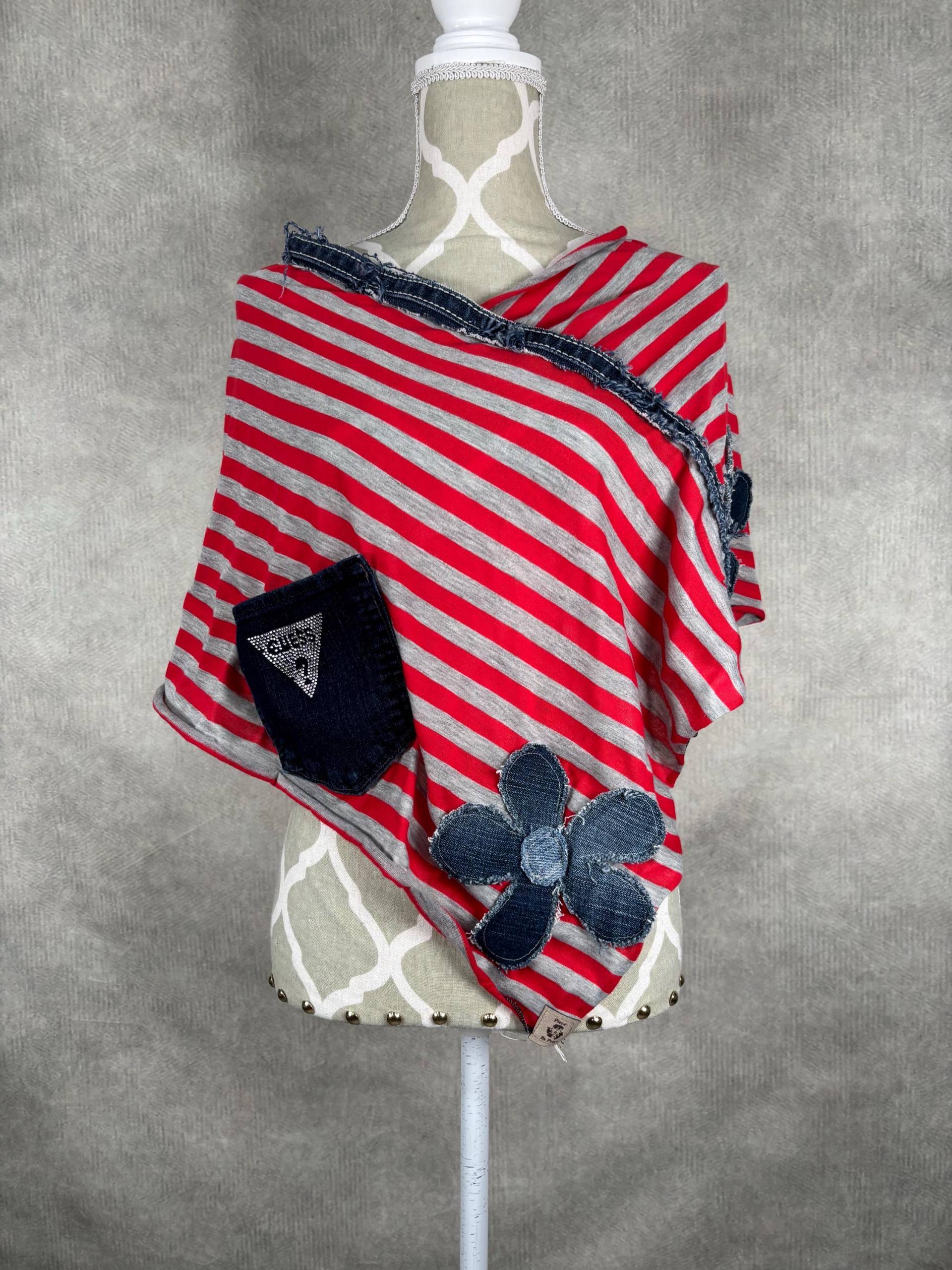 Leichter Upcycling Poncho-S/M von PieceByPeaceCanadian