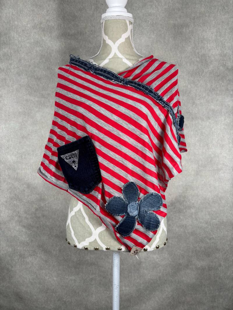 Leichter Upcycling Poncho-S/M von PieceByPeaceCanadian