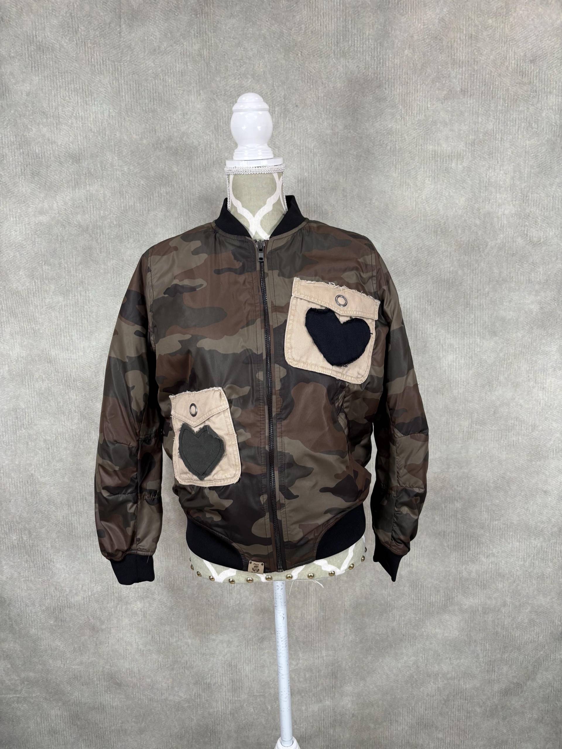 Upcycled Sherpa Gefütterte Camo Beimer Jacke - Medium von PieceByPeaceCanadian