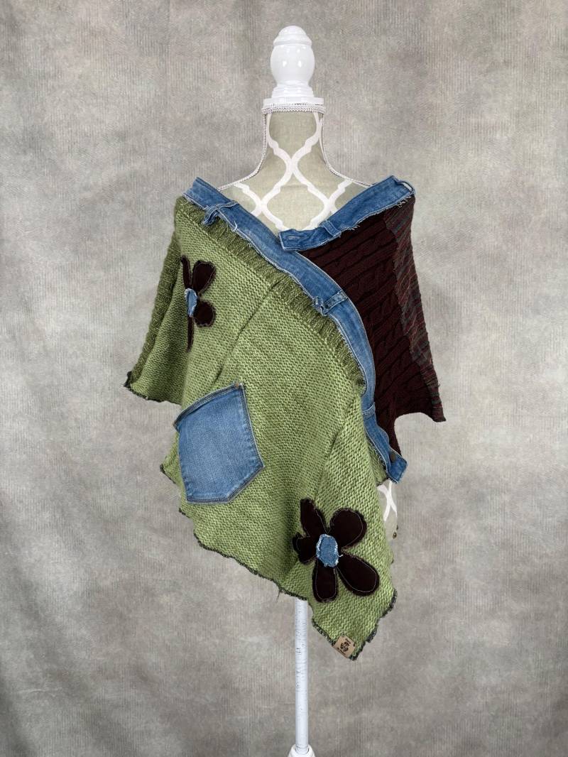 Upcycling Damen Poncho -M/L Upcycling Damen Poncho -M/L von PieceByPeaceCanadian