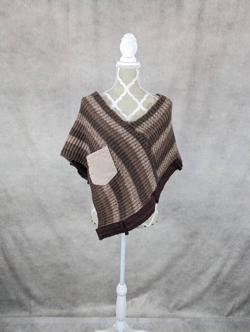 Upcycling Damen Poncho M/L Upcycling Damen Poncho M/L von PieceByPeaceCanadian