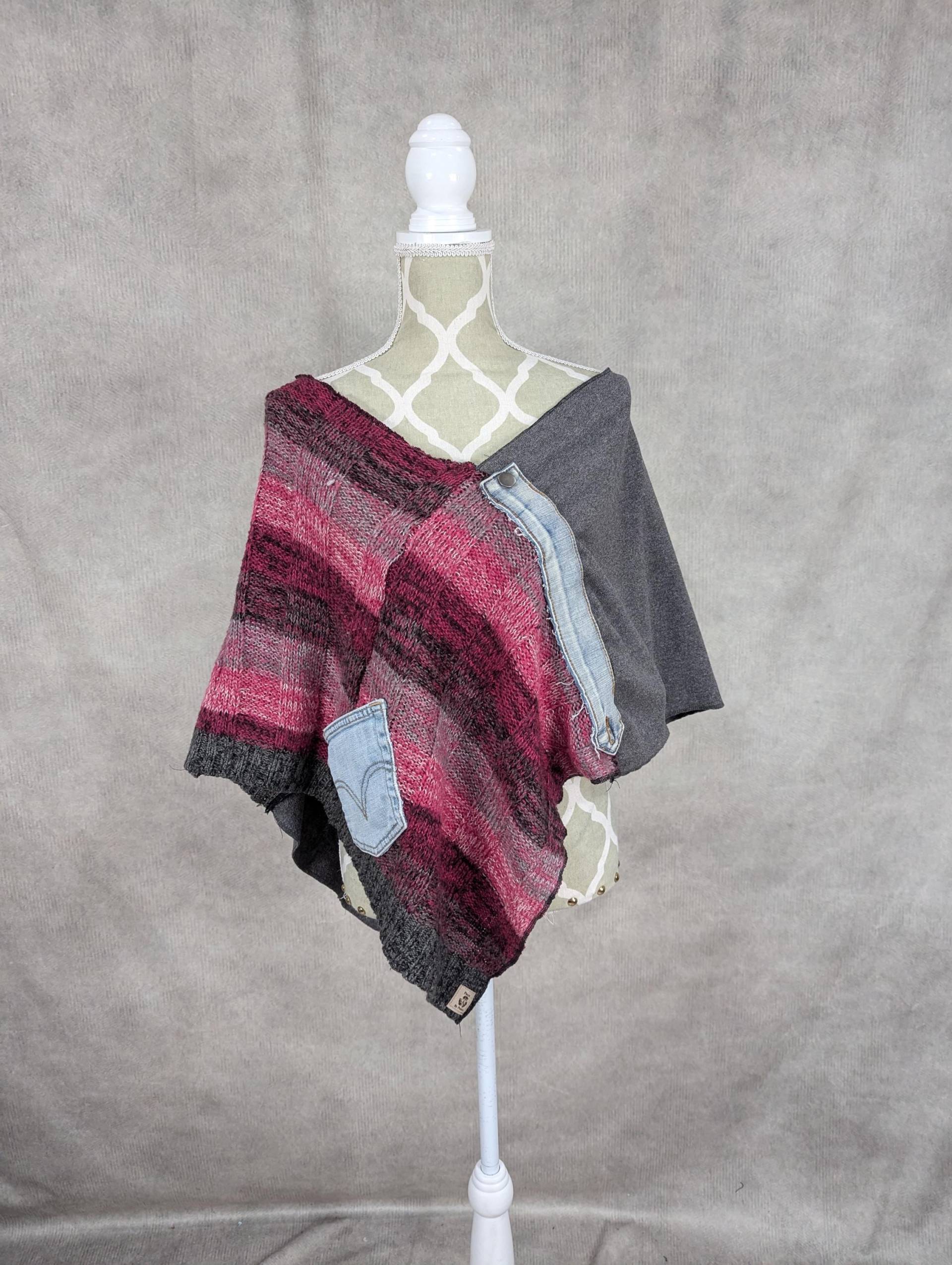 Upcycling Damen Poncho O/S Upcycling Damen Poncho O/S von PieceByPeaceCanadian