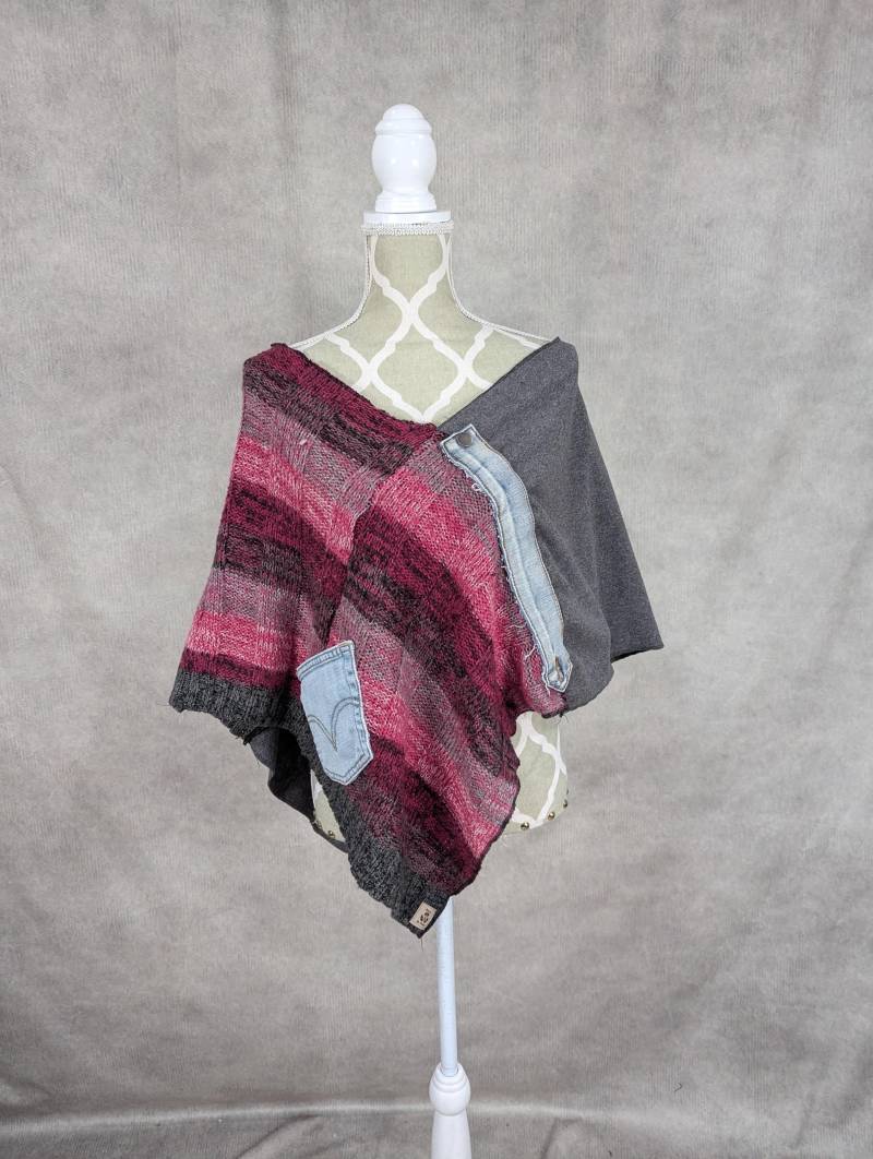 Upcycling Damen Poncho O/S Upcycling Damen Poncho O/S von PieceByPeaceCanadian