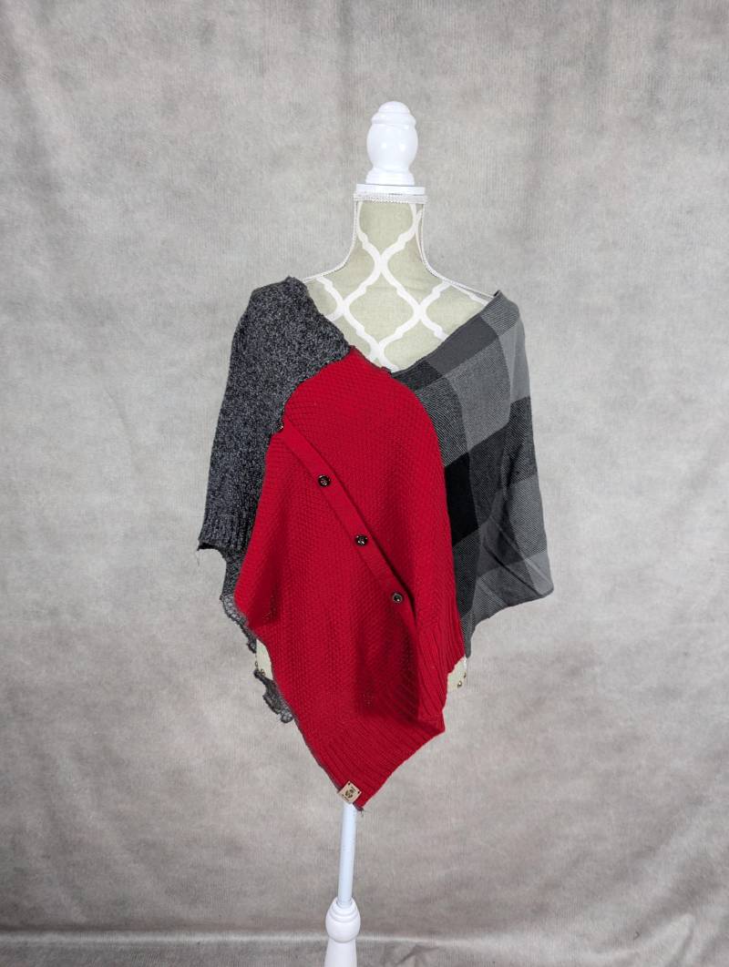 Upcycling Damen Poncho O/S Upcycling Damen Poncho O/S von PieceByPeaceCanadian