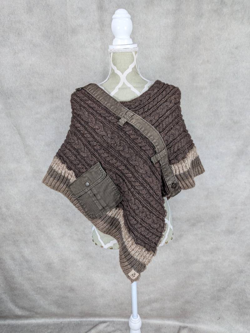 Upcycling Damen Poncho S/M Upcycling Damen Poncho S/M von PieceByPeaceCanadian