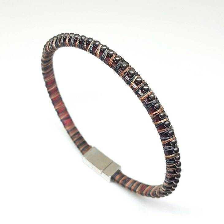 Lederarmband Burgund Miyuki Pebble Stone Faden, Magnetverschluss von PieceOfInspiration