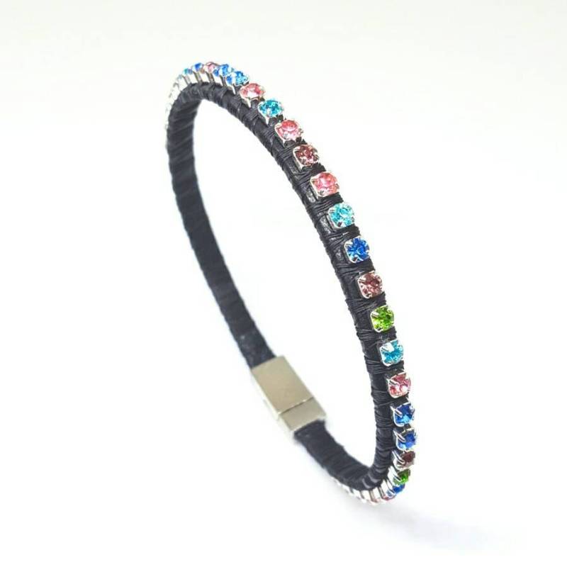 Regenbogen Strass Lederarmband Schwarz Magnetverschluss von PieceOfInspiration
