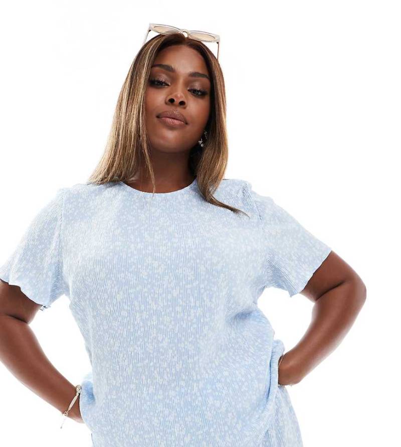 Pieces Curve - Knapp geschnittenes T-Shirt in Blau mit engen Plissee-Falten und Blümchenmuster, Kombiteil von Pieces Plus