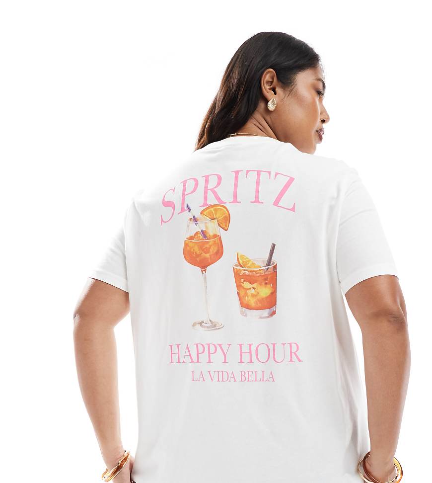 Pieces Curve - Oversize-T-Shirt in Weiß mit „Spritz"-Cocktail-Print Pieces Curve - Oversize-T-Shirt in Weiß mit „Spritz"-Cocktail-Print von Pieces Plus