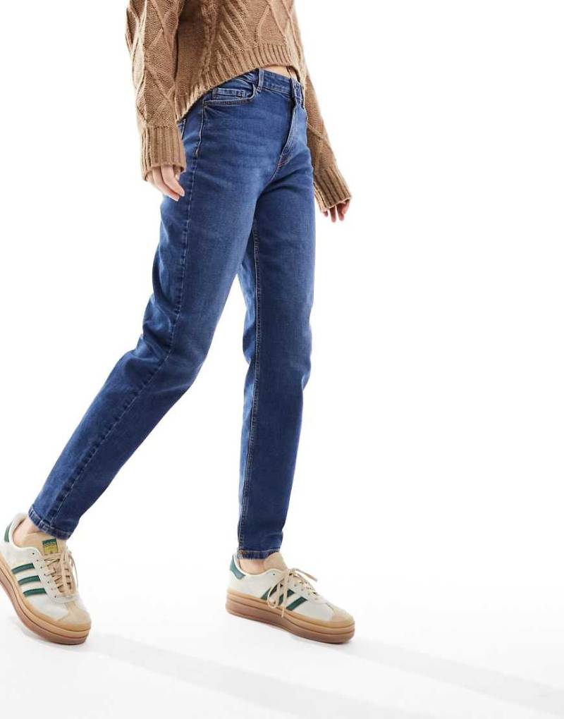 PIECES - Kesia - Mom-Jeans aus dunkelblauem Denim von Pieces