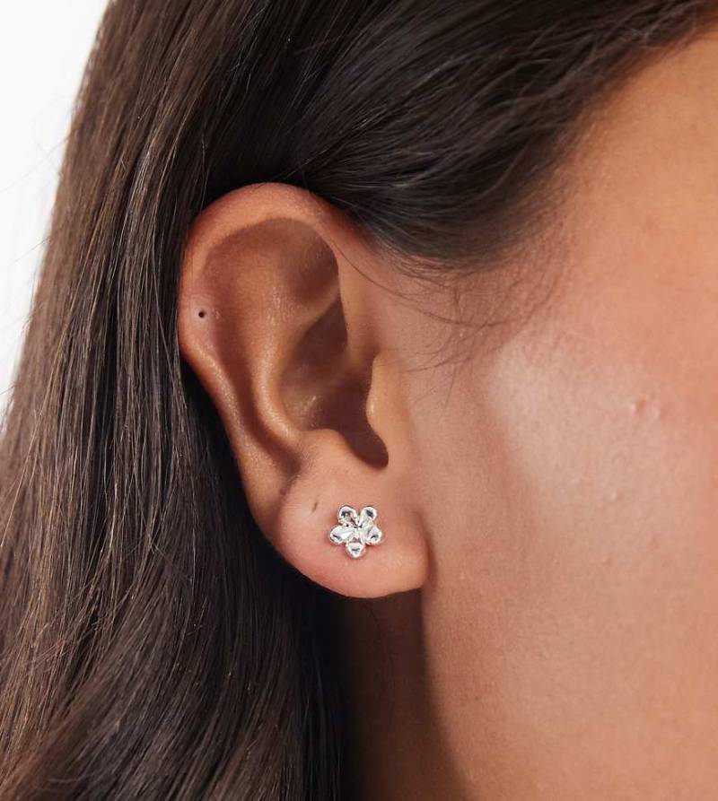 Pieces - 18-karätig plattierte Blumen-Ohrstecker in Silberoptik von Pieces