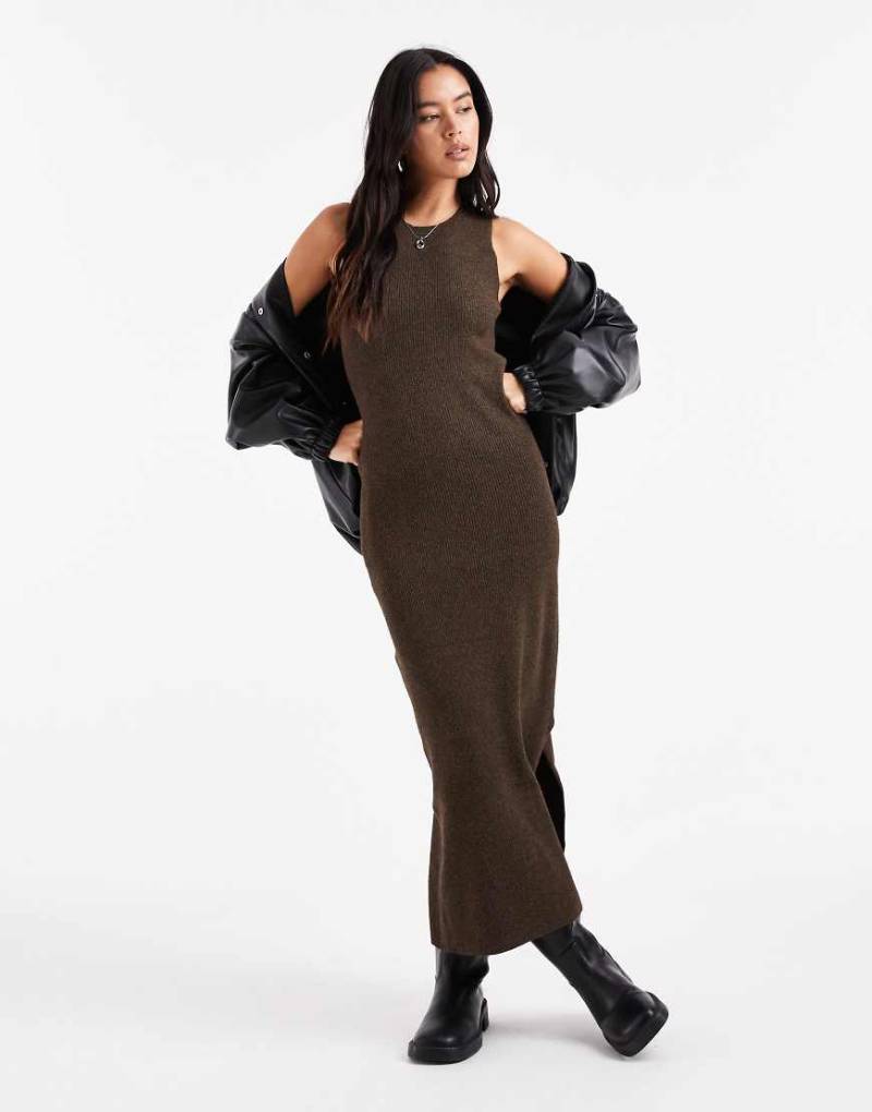 Pieces - Ärmelloses, geripptes Midi-Strickkleid in Schokobraun-Brown von Pieces