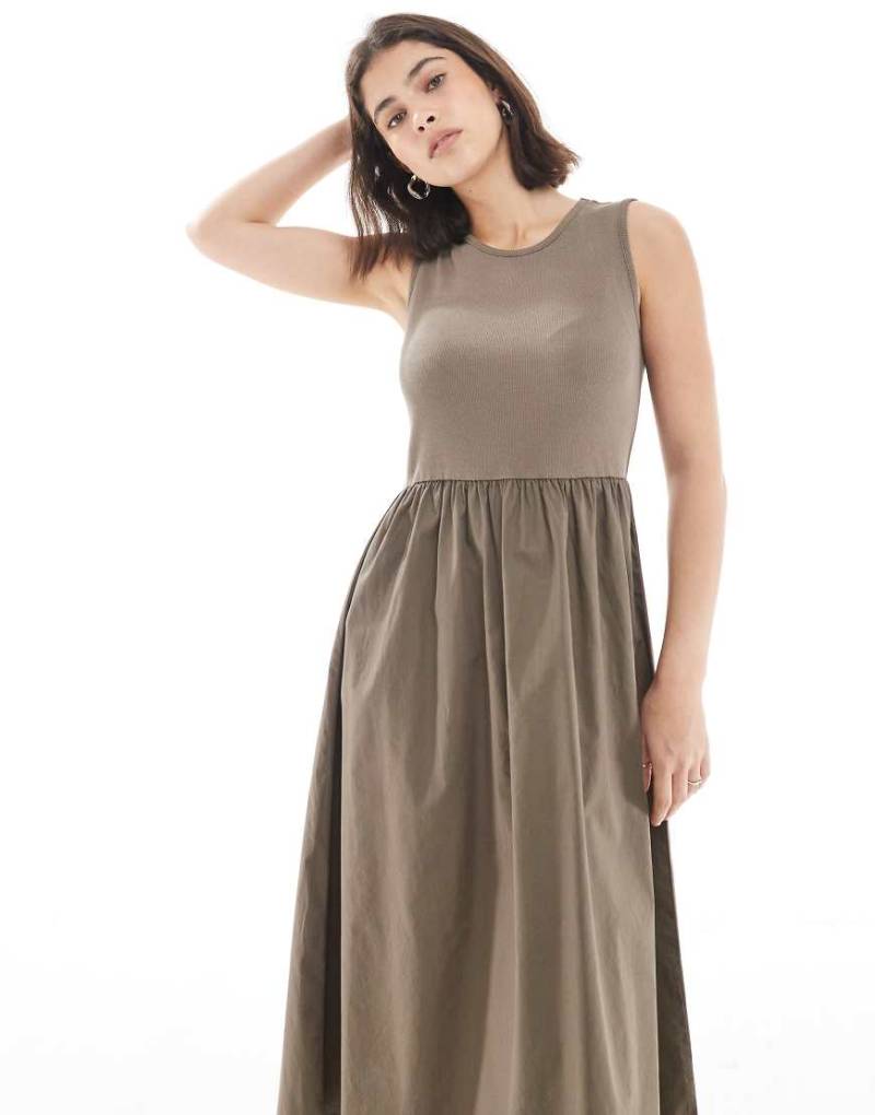 Pieces - Ärmelloses Midikleid in kühlem Braun mit gewebtem Rock-Brown von Pieces
