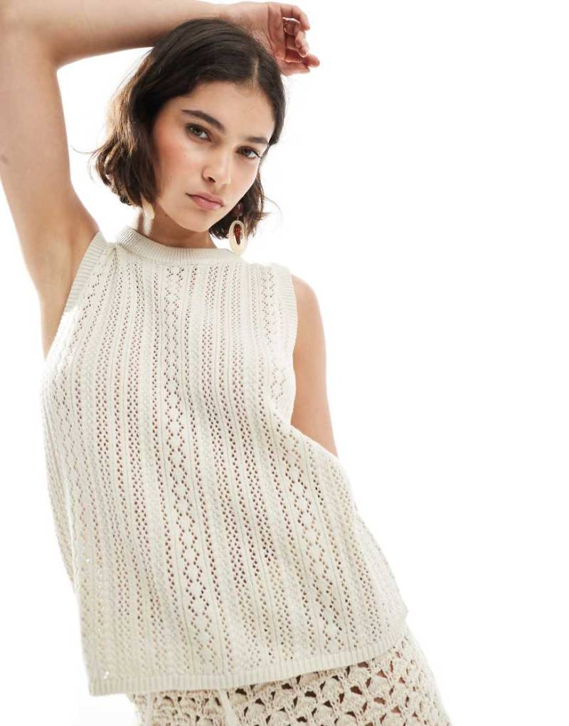 Pieces - Ärmelloses Oberteil aus Strukturstrick in Creme-Weiß von Pieces