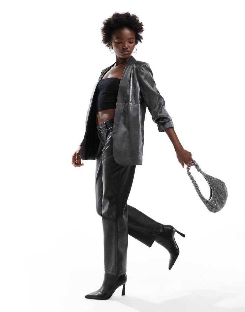 Pieces - Blazer in Metallic-Schwarz mit gerafften Ärmeln von Pieces