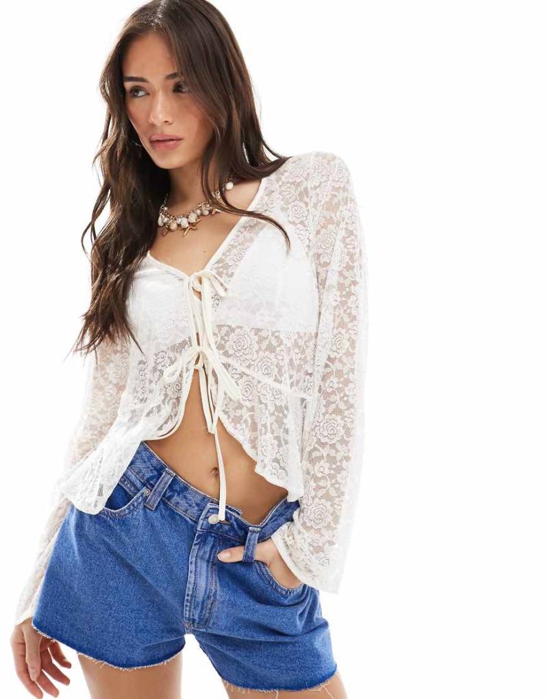 Pieces - Boho-Bluse aus Spitze in Wollweiß mit gebundener Vorderseite von Pieces