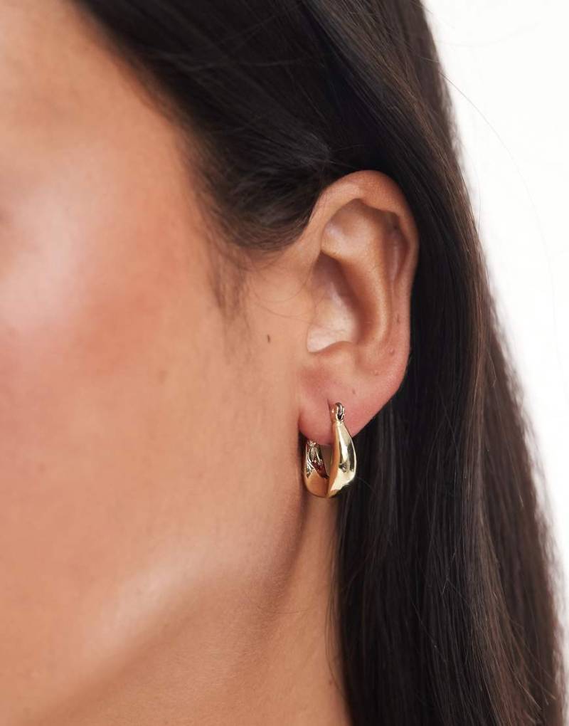 Pieces - Creolen in geschmolzener Gold-Optik-Goldfarben von Pieces