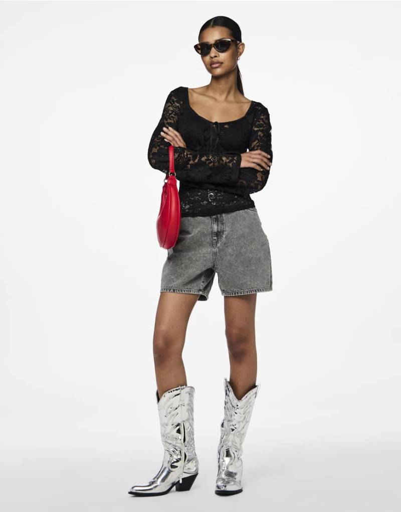 Pieces - Denim-Shorts aus hellgrauem Denim von Pieces