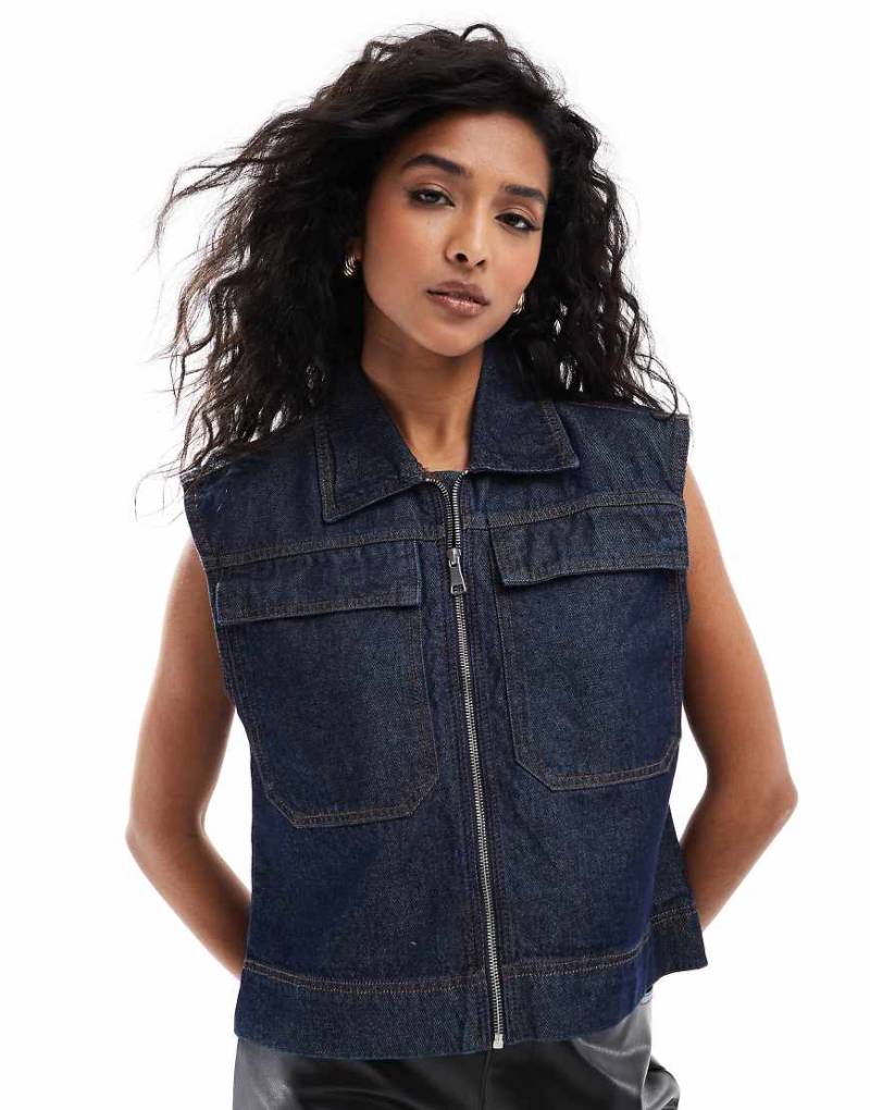 Pieces - Denim-Weste in dunkelblauer Waschung mit Reißverschluss von Pieces