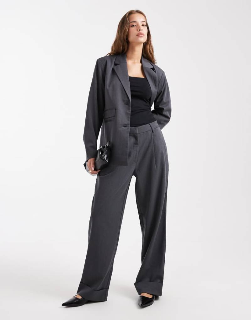 Pieces - Elegante Hose in meliertem Dunkelgrau mit Umschlagsaum, Kombiteil von Pieces