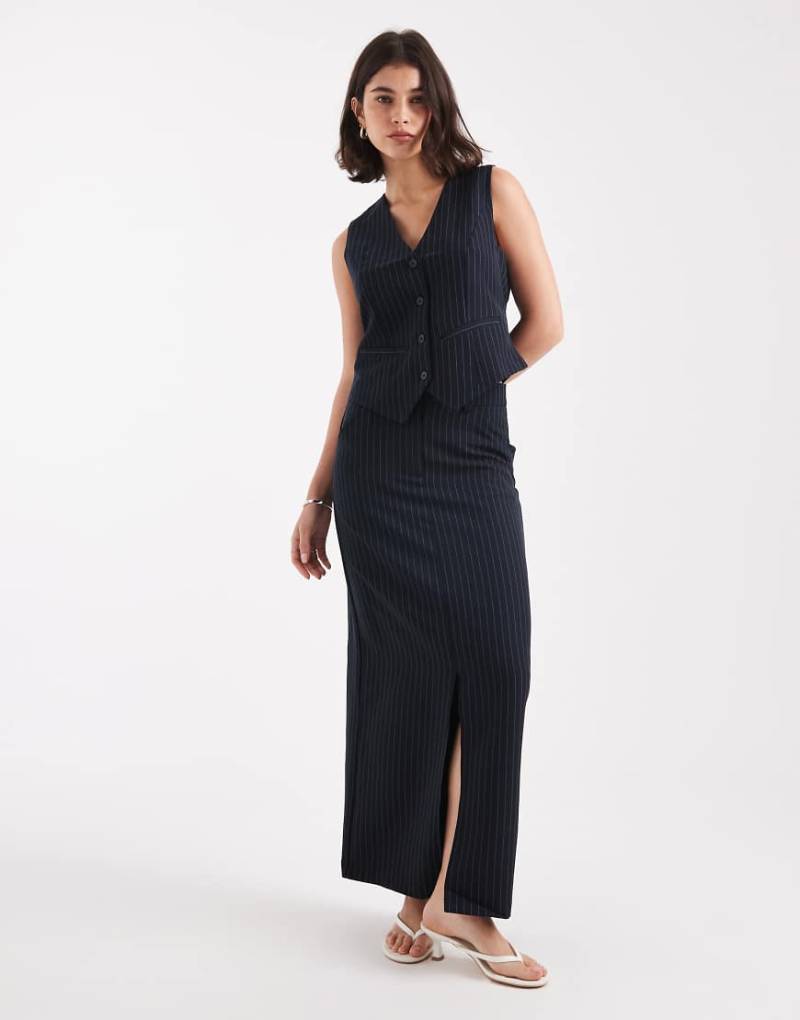 Pieces - Eleganter Maxirock in Marineblau mit Nadelstreifen, Kombiteil von Pieces