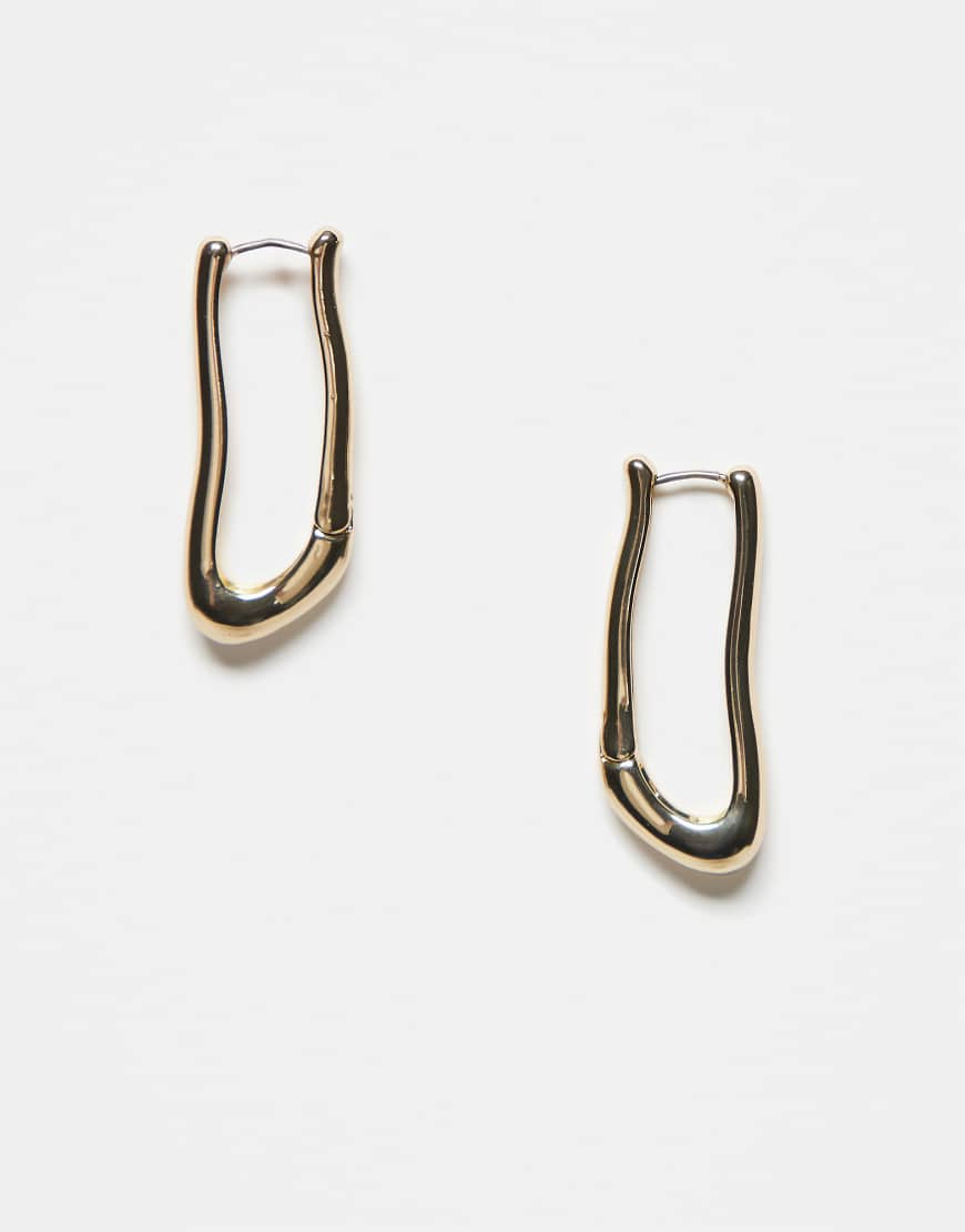 Pieces - Gehämmerte, rechteckige Creolen in Goldoptik-Goldfarben von Pieces