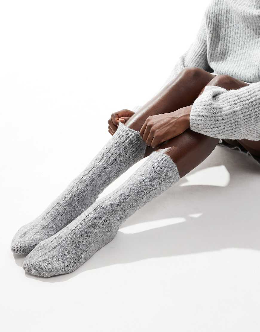 Pieces - Gemütliche Socken aus Rippstrick in Grau Pieces - Gemütliche Socken aus Rippstrick in Grau von Pieces