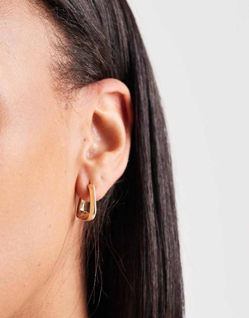 Pieces - Geometrische Creolen mit 18-karätiger Vergoldung in Goldoptik-Goldfarben von Pieces