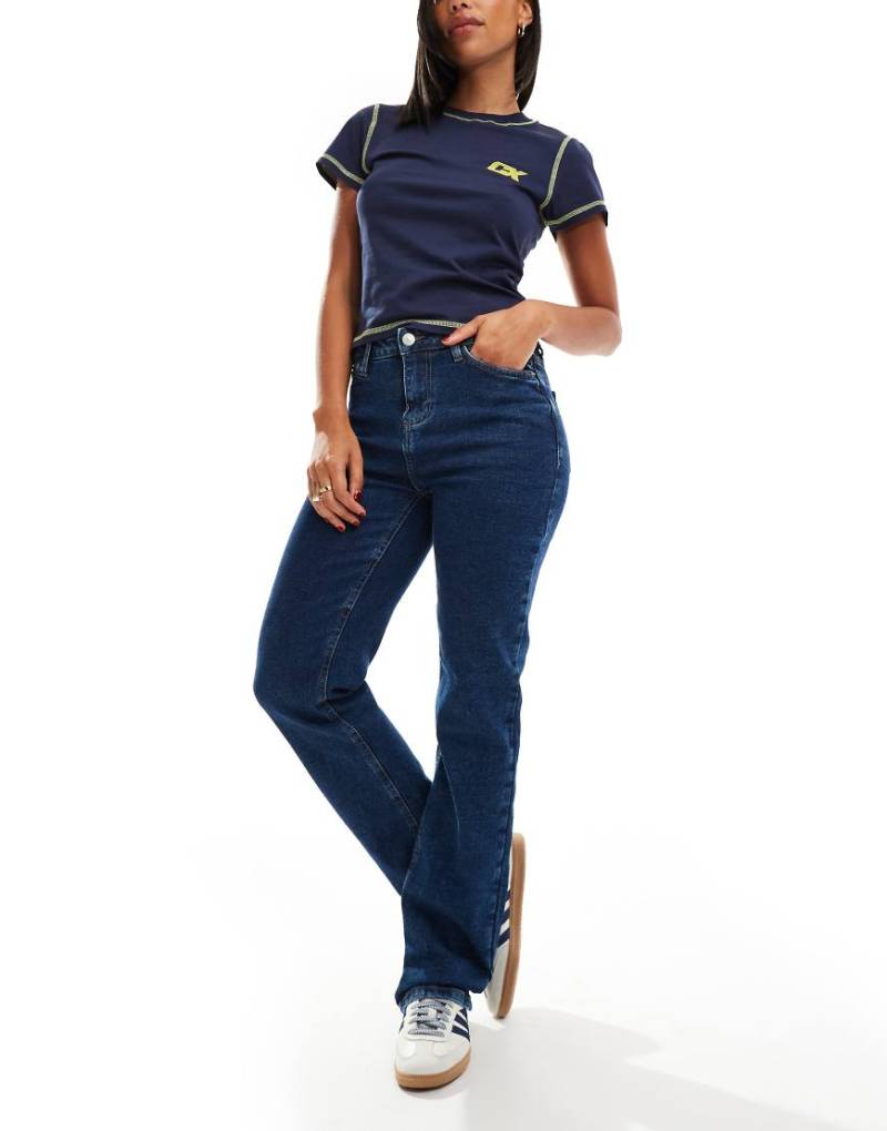 Pieces - Gerade geschnittene Jeans in Dunkelblau mit mittelhohem Bund und geradem Bein von Pieces