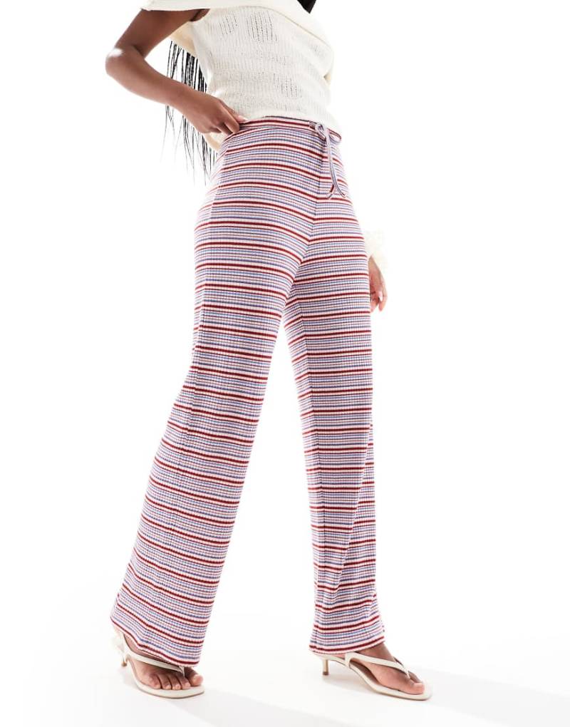 Pieces - Gerippte Hose in Blau und Burgunderrot gestreift mit weitem Bein-Bunt von Pieces