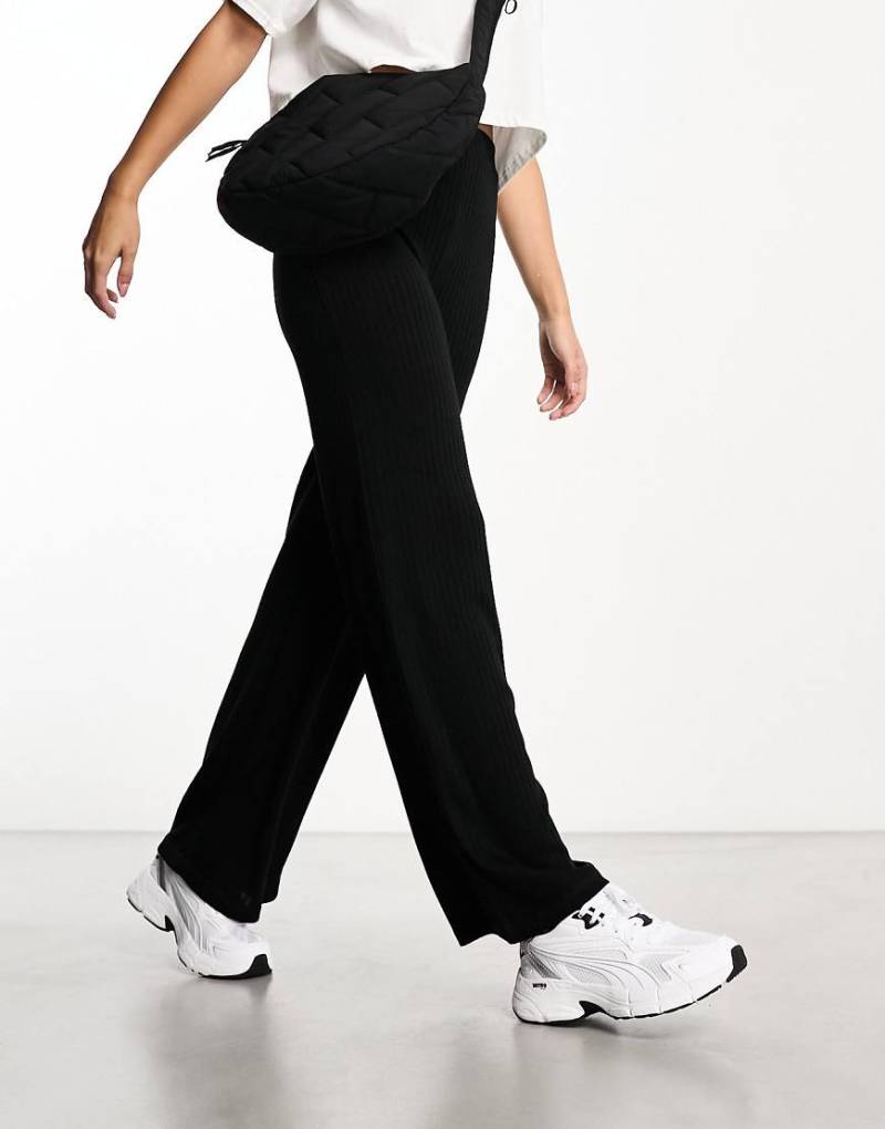 Pieces - Gerippte Hose in Schwarz mit weitem Bein von Pieces